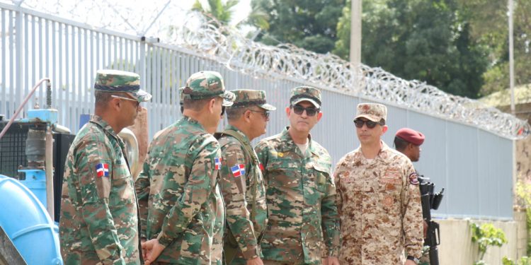 Ministro Defensa recorre frontera tras aumento de tensión en Haití