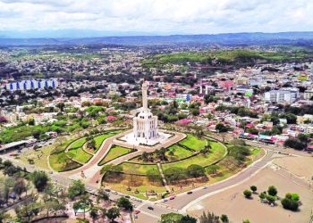 La ciudad de Santiago se expande hacia arriba