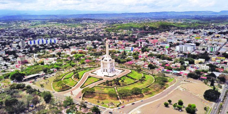 La ciudad de Santiago se expande hacia arriba