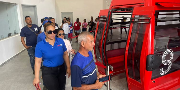 "Ya no tenemos nada que envidiarle a los capitaleños": Santiagueros prueban su teleférico