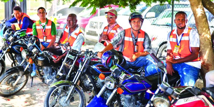 Hay hasta 50 “motoconchos” por cada parada en la provincia Santo Domingo