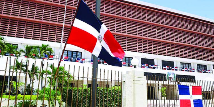 Noventa de 210 legisladores aspiran a ser reelectos en las elecciones del 19 de mayo