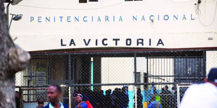 Familiares de los presos de La Victoria siguen angustiados por situación