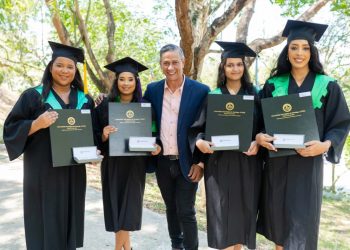 Fundación Robinson Díaz entrega cuatro nuevos profesionales de la UTESA