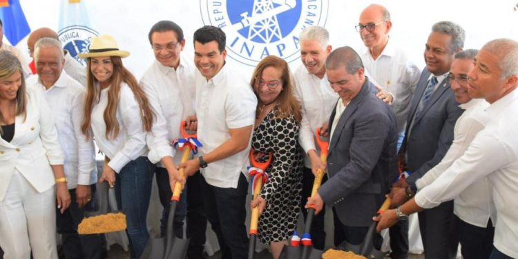 Wellington Arnaud deja iniciados los trabajos de construcción del alcantarillado sanitario de Licey al Medio (Las Palomas Arriba), provincia Santiago