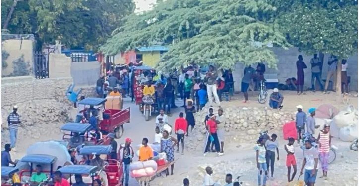 Mercado fronterizo de Dajabón abarrotado de comerciantes haitianos pese a crisis en Haití