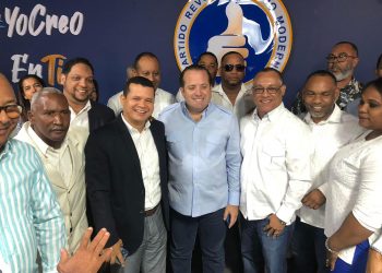 Miembro del Comité Central del PLD y su equipo político se juramentan en el PRM