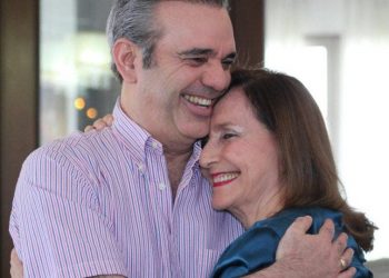 Madre del presidente Abinader recibe el alta hospitalaria