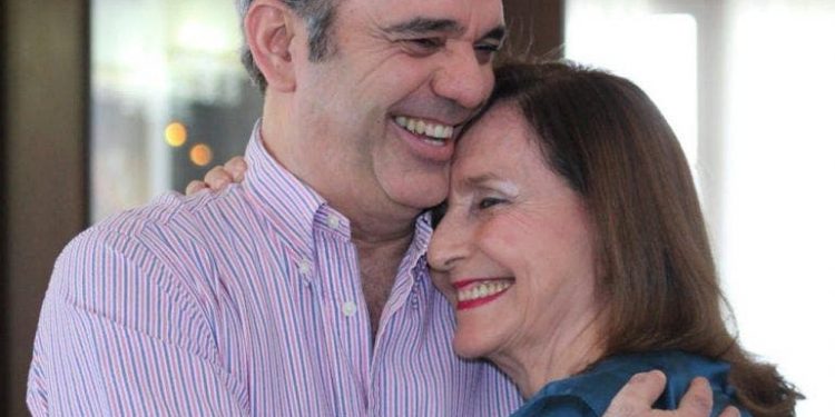 Madre del presidente Abinader recibe el alta hospitalaria