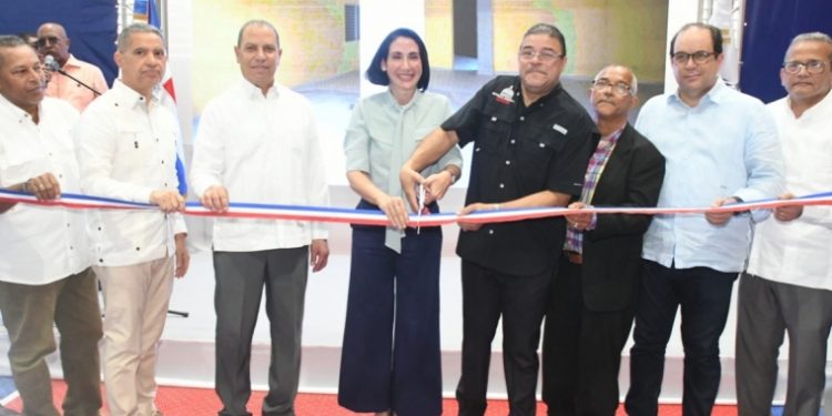 Raquel Arbaje y Camacho entregan Centro Deportivo Comunitario en Capotillo