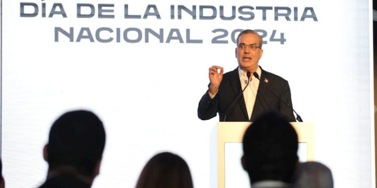 Abinader, Leonel y Abel comparecen ante AIRD y plantean impulsar el sector industrial