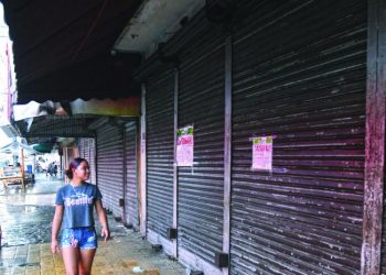 Cierre de negocios chinos disminuye flujo de clientes