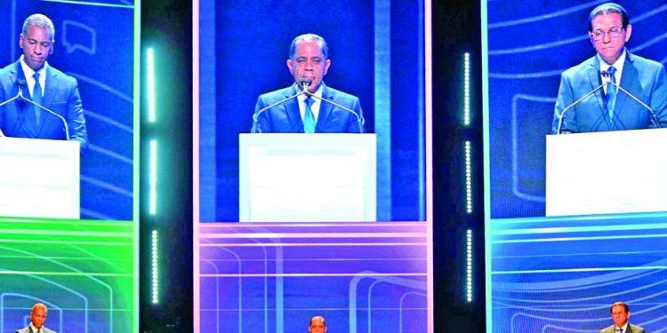 Candidatos de Santiago exponen sus propuestas en debate ANJE