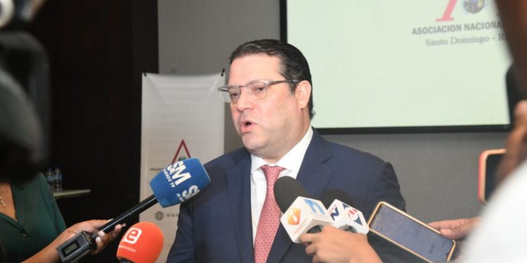 Director de Aduanas dice que desarrollan junto a DGII un plan por los comerciantes chinos