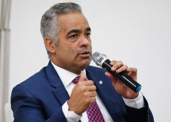 Ministro de la Presidencia pondera impacto social de entrega títulos de propiedad