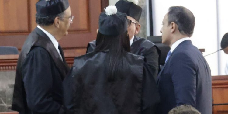 Juez aplaza audiencia; Jean Alain no expone