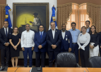 Abinader y empresarios tratan planes de inversiones en turismo