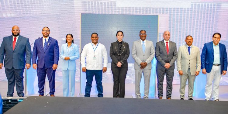 Debate Electoral organizado por Cámara de Comercio La Vega proyecta propuestas de candidatos a cargos electivos de la provincia.