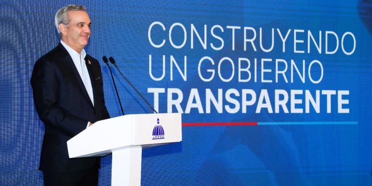 Presidente Abinader presenta logros sobre transparencia gubernamental