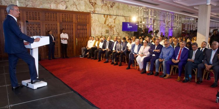 Presidente Abinader presenta realizaciones en educación, transporte, vivienda, salud e infraestructura de la provincia de Santiago