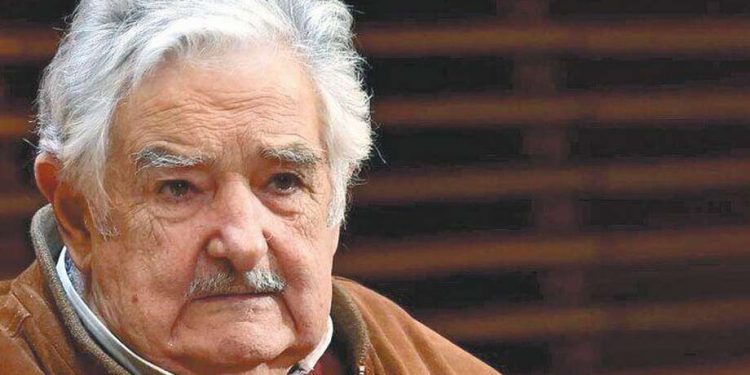 El ex presidente uruguayo José Mujica anunció que tiene un tumor en el esófago