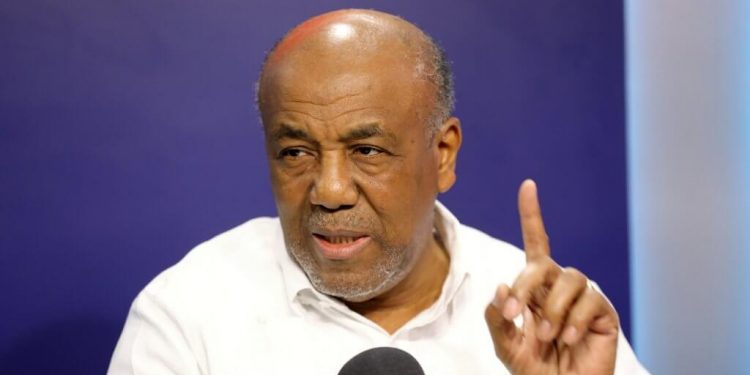 Almonte aclara manejo de las EDE no es atribución del ministro de Energía y Minas