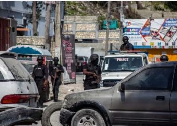Policía de Haití resiste ataques bandas armadas
