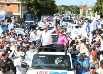 PUERTO PLATA: Luis Abinader encabeza una concurrida marcha