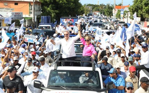 PUERTO PLATA: Luis Abinader encabeza una concurrida marcha