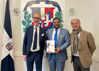 Visita Oficial del Decano del Cuerpo Consular Augusto Cosulich y el Segretario Giacomini a la Oficina Consular Dominicana