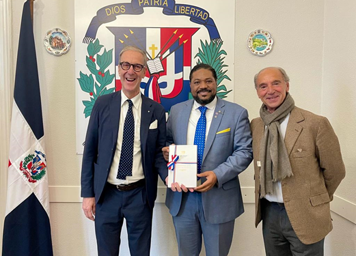 Visita Oficial del Decano del Cuerpo Consular Augusto Cosulich y el Segretario Giacomini a la Oficina Consular Dominicana