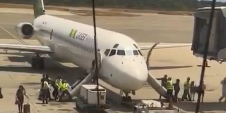Evacuan pasajero que iban a RD desde Venezuela por humo en avión