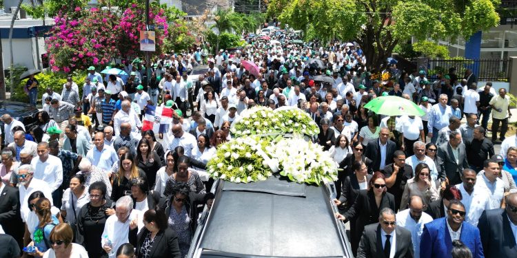 Con manifestación popular fue efectuado el sepelio de Almeyda