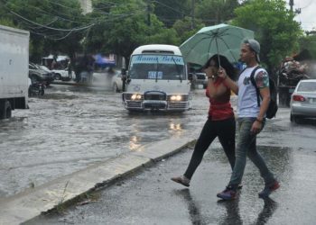 COE mantiene dos provincias en alerta amarilla y 13 en verde por temporada convectiva