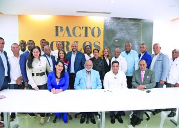 Pacto por los Animales consiguió firma de embajadores, empresarios, alcaldes y regidores