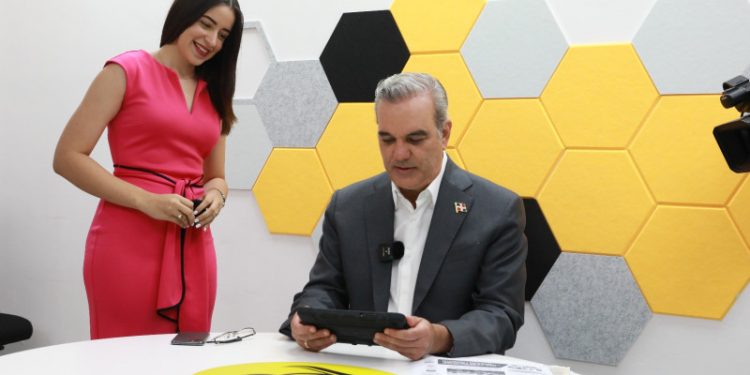 “Esos eran los anuncios duros”: Luis Abinader reacciona a sus spots de TV