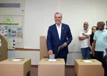 Luis Abinader gana la reelección con el 59.24% de los votos en primer boletín de la JCE
