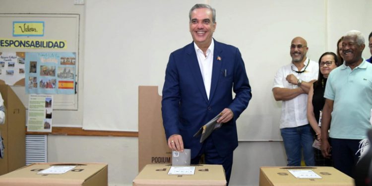 Luis Abinader gana la reelección con el 59.24% de los votos en primer boletín de la JCE
