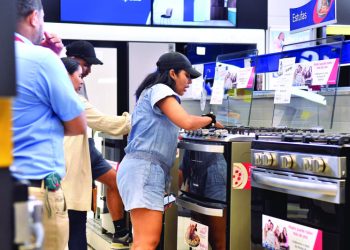 El comercio se dinamiza en víspera del Día de las Madres