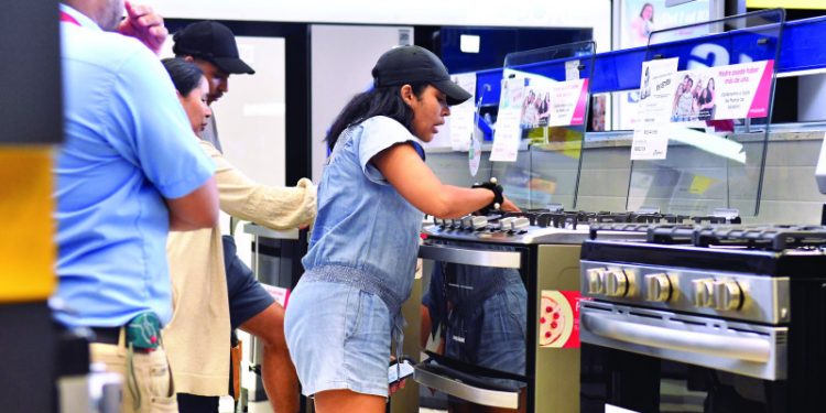 El comercio se dinamiza en víspera del Día de las Madres