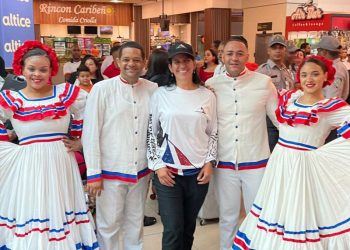 Thais Herrera llega a RD tras subir el Everest; su próxima cima será en Oceanía