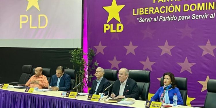 Danilo pide respeto a miembros del CP del PLD y recordar que son un partido de organismos