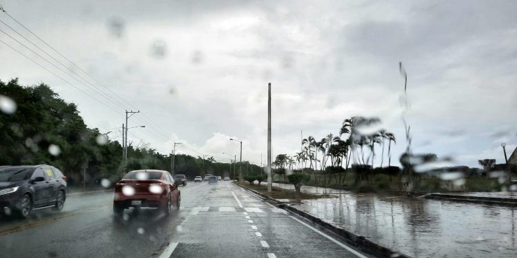 Aguaceros con tormentas eléctricas y ráfagas de viento, informa Meteorología