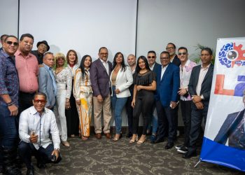 Merengueros típicos se unen por la reelección de Luis Abinader