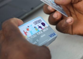 La JCE prohíbe a Gobierno planes apoyo social y entrega de tarjetas