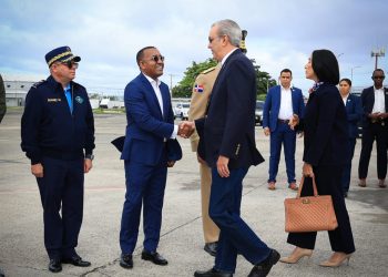 Presidente Abinader sale a Italia para audiencia privada con su santidad, el papa Francisco, en la Ciudad del Vaticano