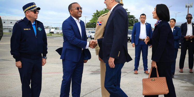 Presidente Abinader sale a Italia para audiencia privada con su santidad, el papa Francisco, en la Ciudad del Vaticano