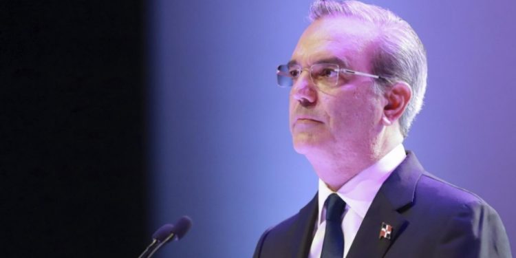 Abinader se reunirá este lunes con el papa Francisco