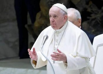 El papa pide perdón y dice no tuvo intención de ofender o expresarse en términos homófobos