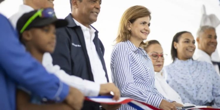 Vicepresidenta Raquel Peña inaugura varias obras en Santiago y Bonao